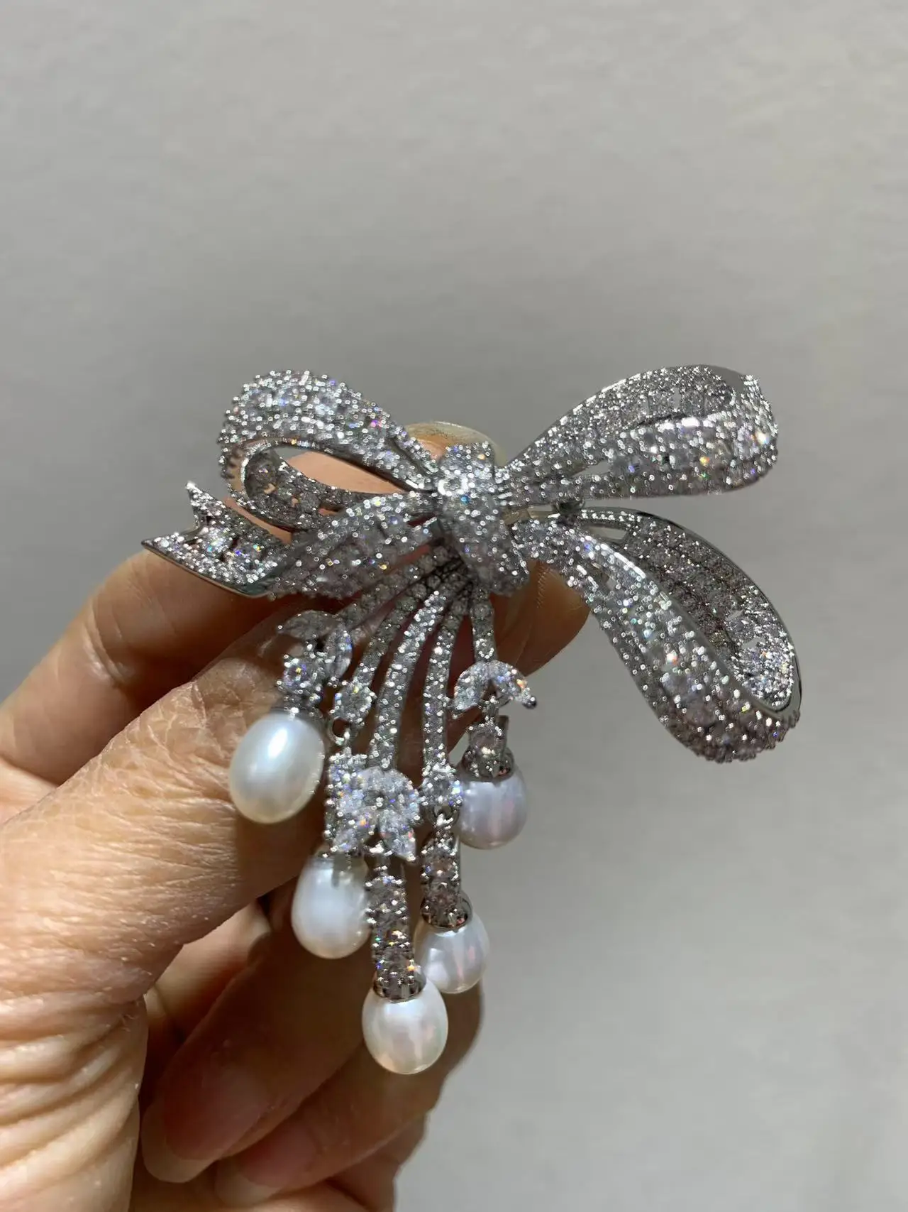 

natural fresh water pearl brooch copper with cubic zircon bowknot fashion women jewelry high quality new style