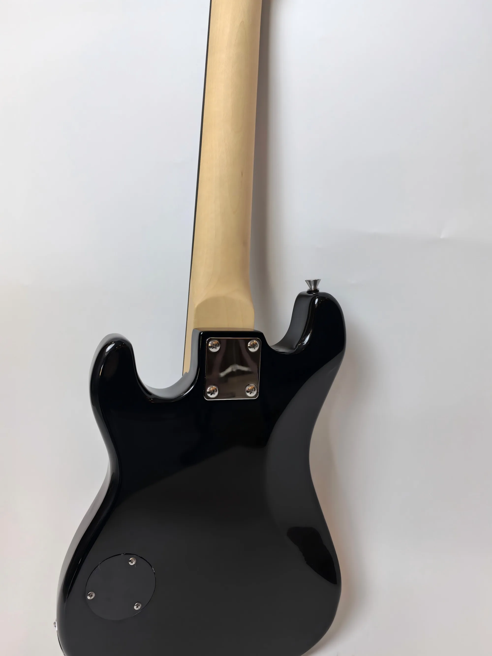 Fabbrica che vende direttamente, personalizzabile, mini chitarra elettrica a 6 corde da 24 pollici, corpo Yamaha, collo in acero. Disponibile!