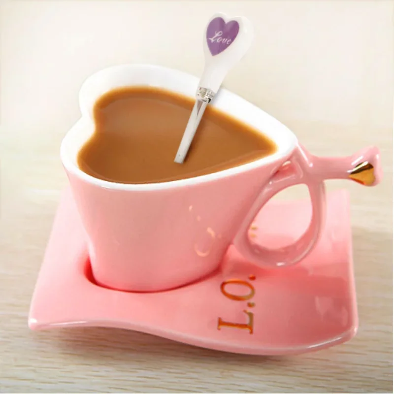 Love Heart-shaped Coffee Couple Ceramic Cups Creative Couple Mugs A Pair of European Tea Bottle Sets Wedding Birthday Gifts