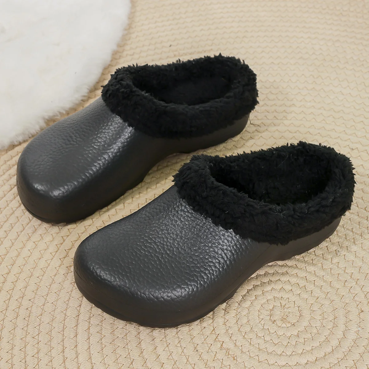 Slip-On Unisex Herbst- und Winter-Fleece-gefütterte Halbschuhe mit geschlossener Zehenpartie für Köche, rutschfeste Küchenarbeitschuhe, schwarze Outdoor-Clogs