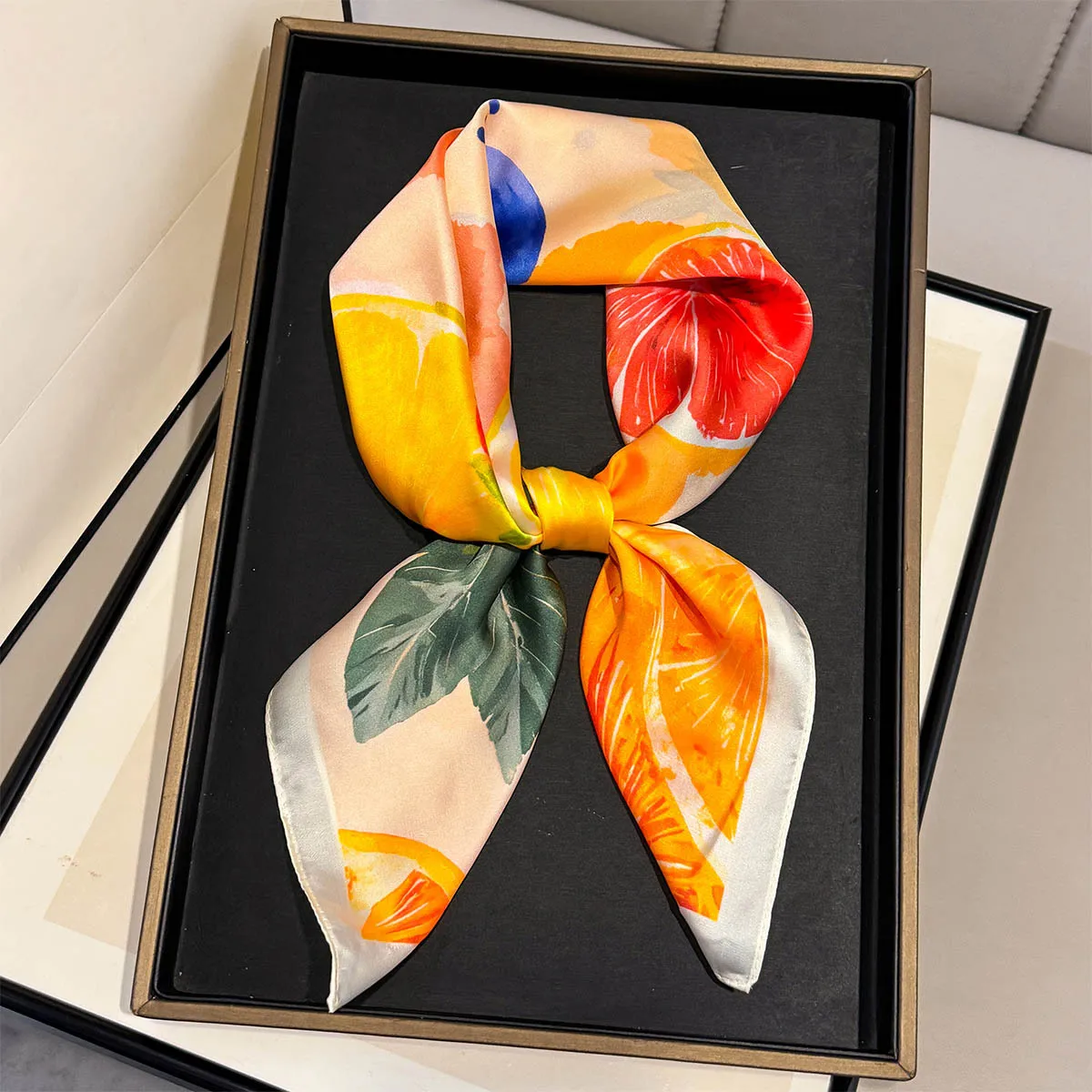 

Роскошные шелковые платки с лимонным принтом для женщин, квадратные атласные банданы, хиджабы, головные уборы, женские фуляры, шали, летние шейные платки