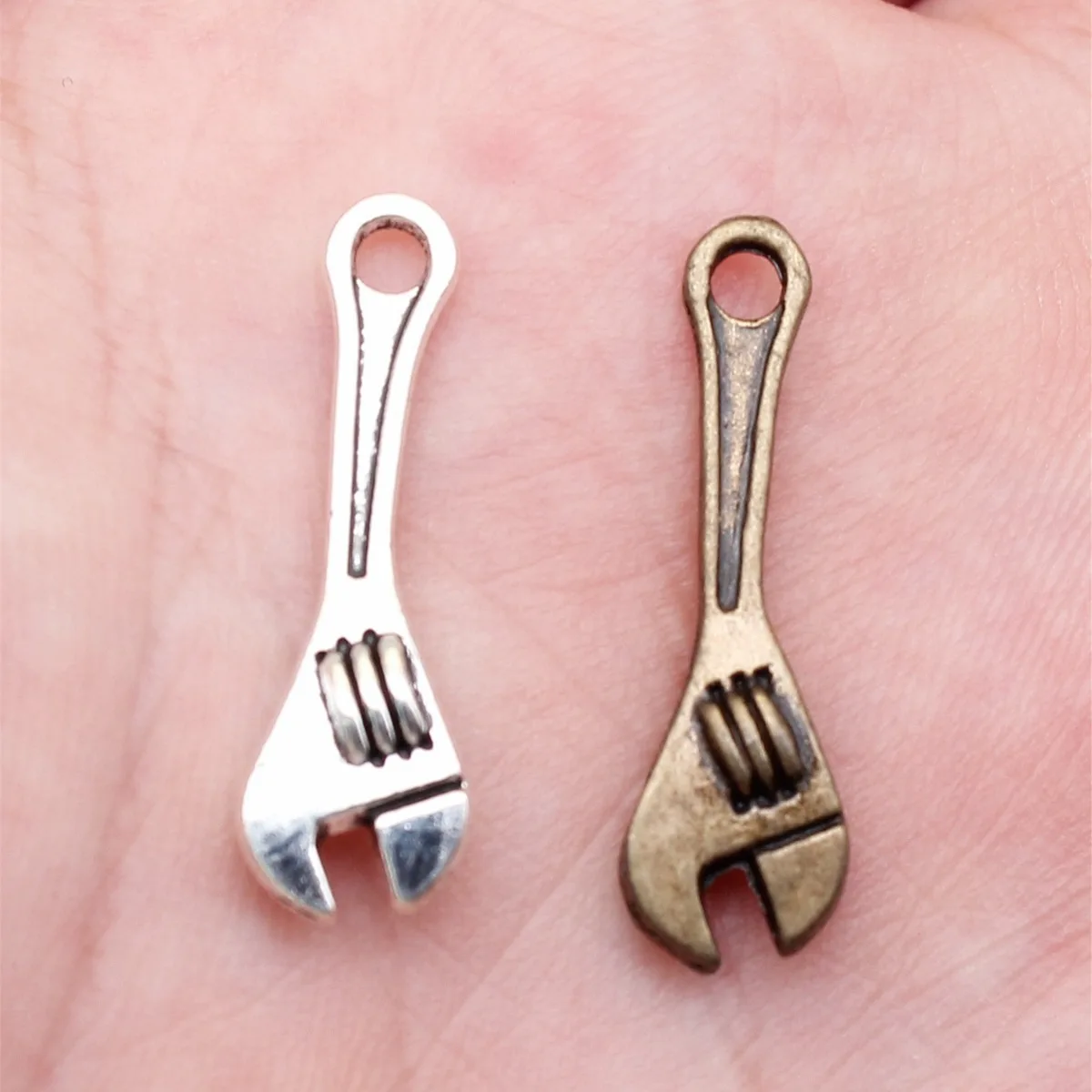 Vintage Hammer Screw Hardware Charms Pendant Industrial Bulk For DIY Jewelry Making Bracelet Necklace