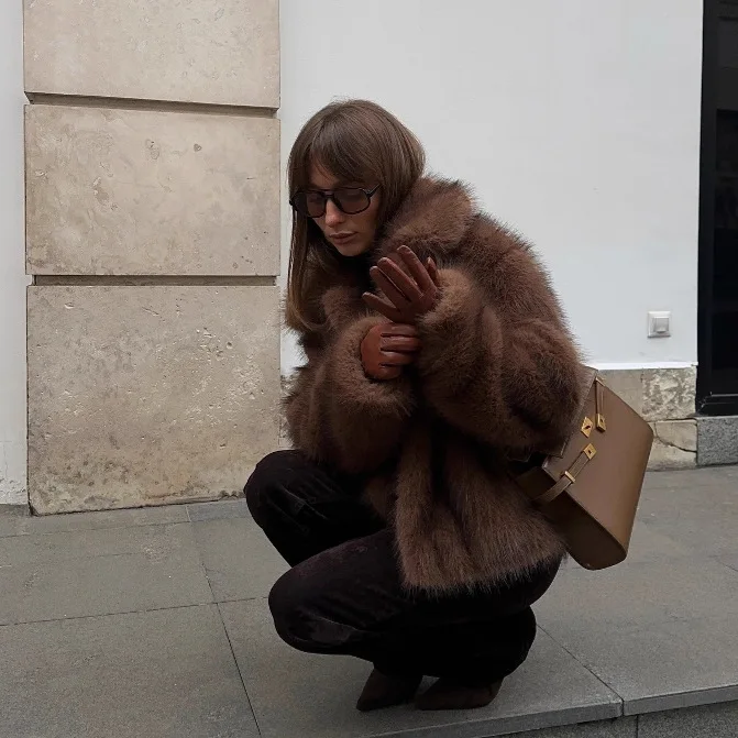 Stylowy zimowy płaszcz damski z futra norek, krótki, z gradientem, ze sztucznym kołnierzem, kurtka ze sztucznego futra dla kobiet, uniwersalny płaszcz damski ze sztucznego futra.