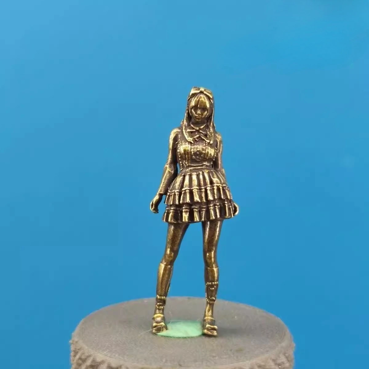 Brass miniature landscape figurine, neighbor girl model hand figure, modern student car dashboard decorative figurine