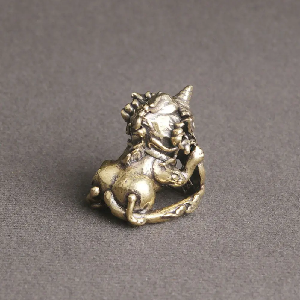 Brass Qilin Ornament Vintage Lucky Animal Sculpture for Home Office Desk Shelf Car Interior Decor