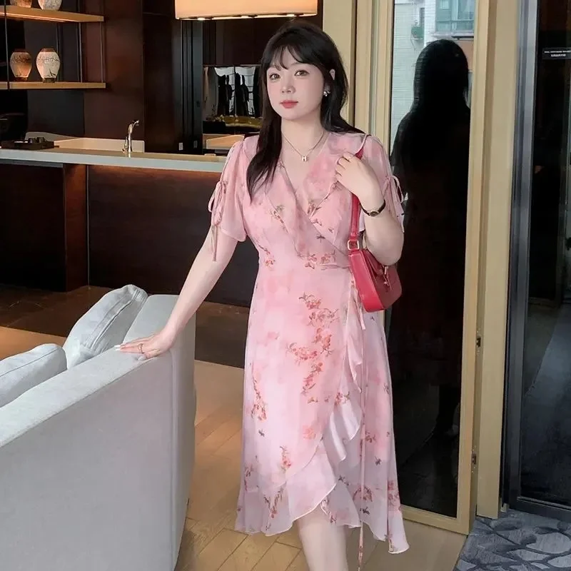 Fat mm Plus Size Damen-Sommer-Neuheitsartikel, Nischendesign, Blumenrock mit V-Ausschnitt, tailliertes, unregelmäßiges Chiffonkleid