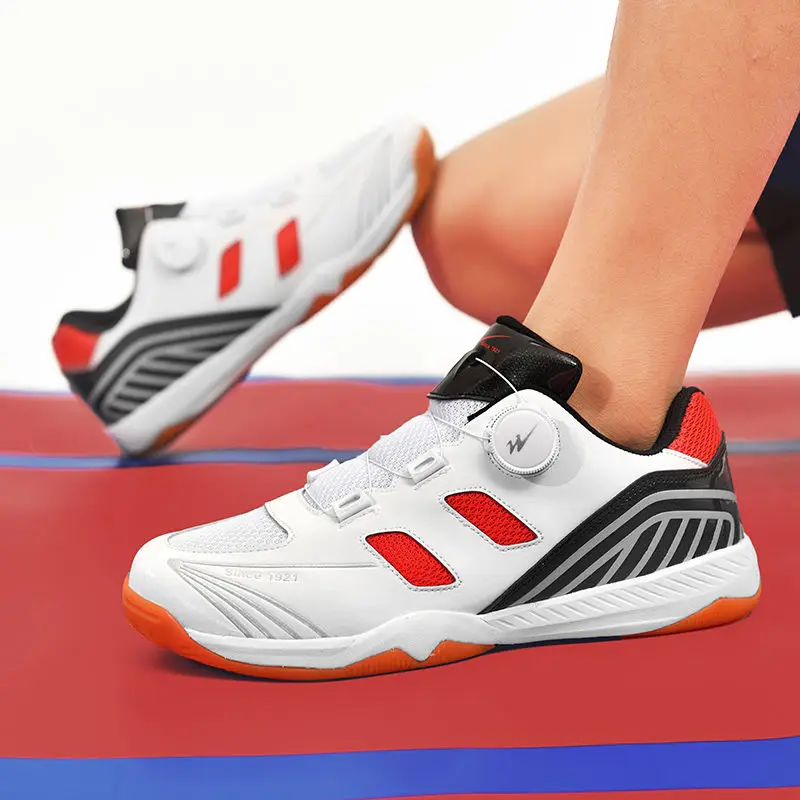 Nuove scarpe da ping pong scarpe da Badminton leggere antiscivolo resistenti all'usura scarpe da Tennis da uomo e da donna scarpe sportive da allenamento