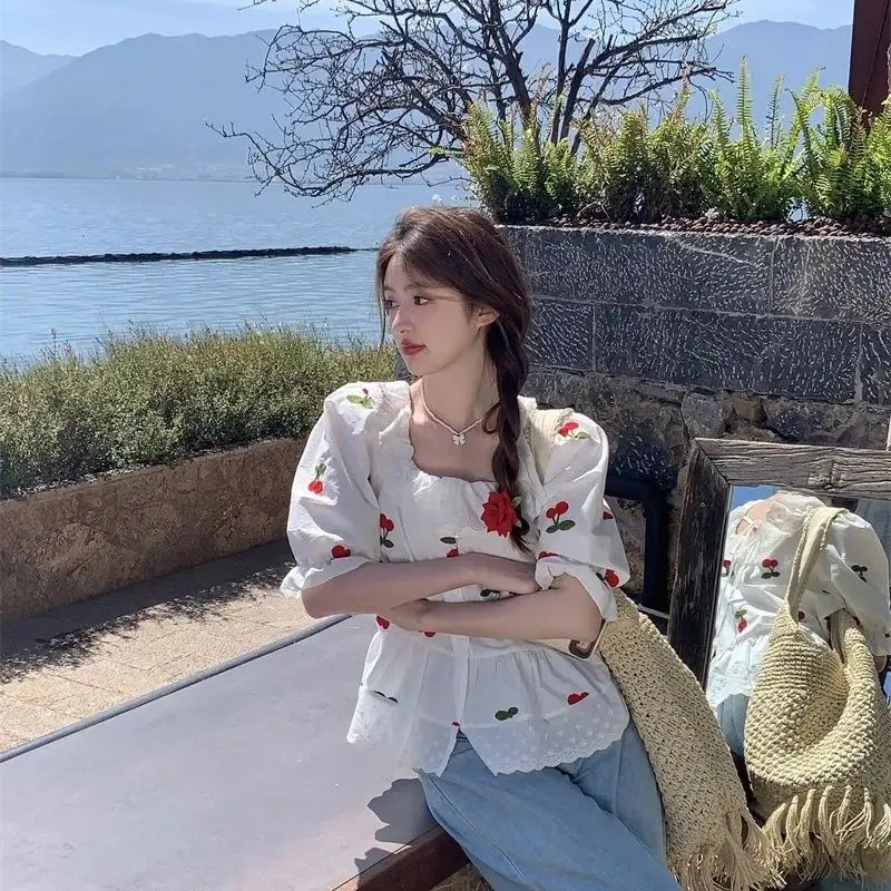 Femme Summer Fashion Trend Stampa Tinta unita Colletto quadrato Manica corta Abbigliamento donna Top ricamati alla moda tutto-fiammifero