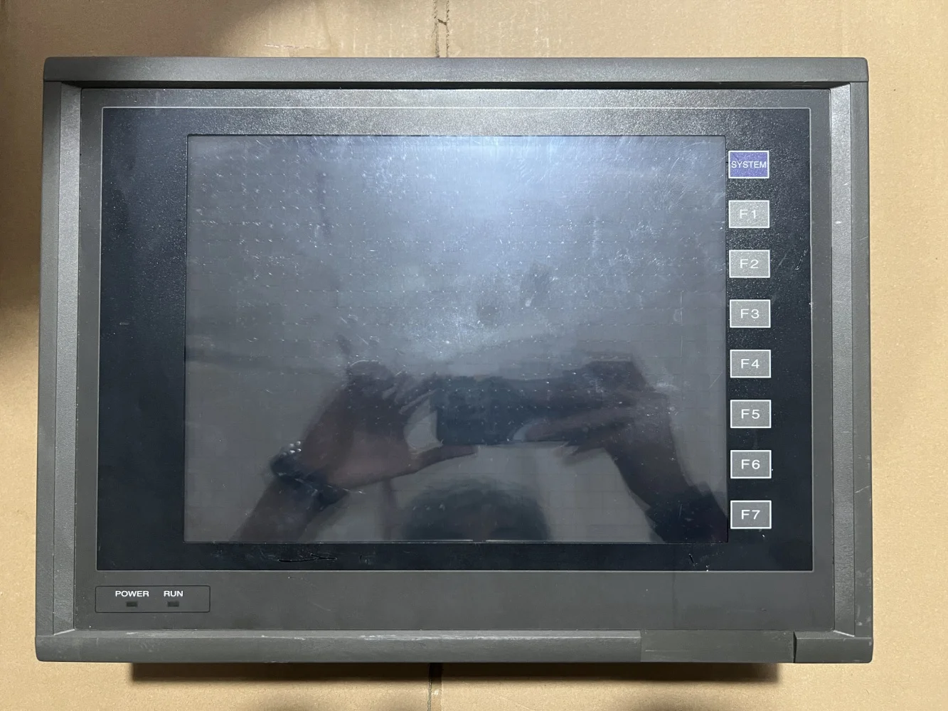

UG400H-L0J1