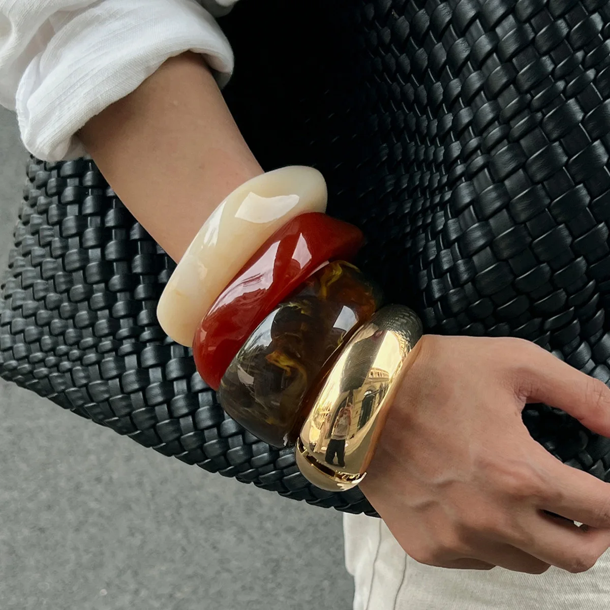 Fashion ins irregular smudged acrylic bracelet, retro translucent gold foil resin wide bracelet