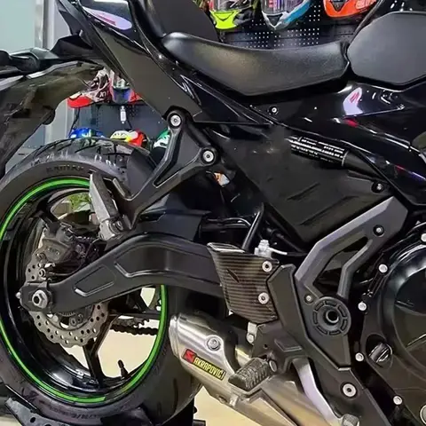 Z650 2024 힐 가드 플레이트 풋 레스트 가와사키 닌자 650 2017-2024 무게 감소 탄소 섬유 모토 액세서리 Z650 2024 힐 가드 플레이트 풋 레스트 가와사키 닌자 650 2017-2024 무게 감소 탄소 섬유 모토 액세서리