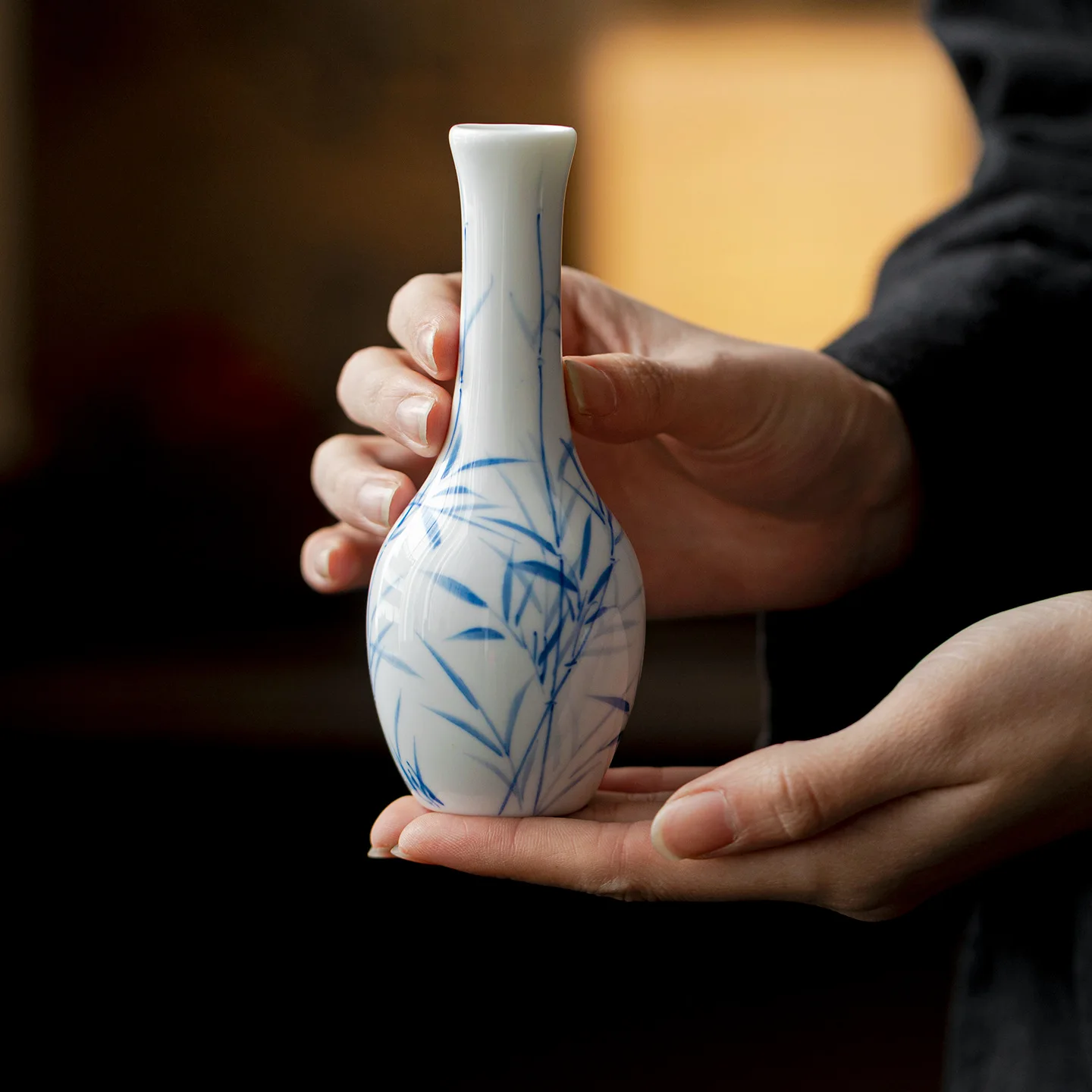 Hand-painted Blue and White Ceramic Flower Vase for Water-cultured Flowers, Tea Table Decoration, Chinese-style Small Home Decor