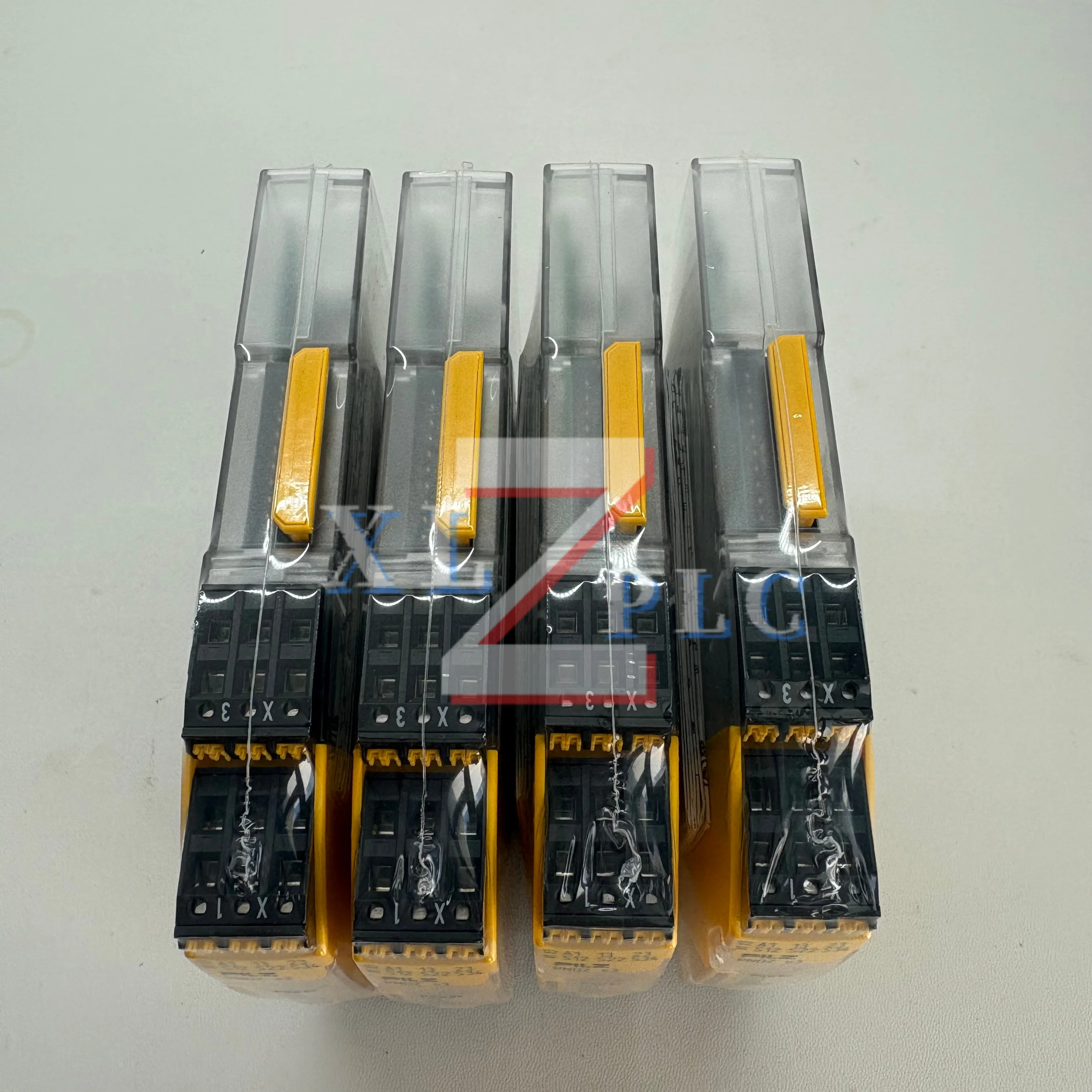 

Новый оригинал 751103 PNOZ s3 C 24 В постоянного тока 2 n-o