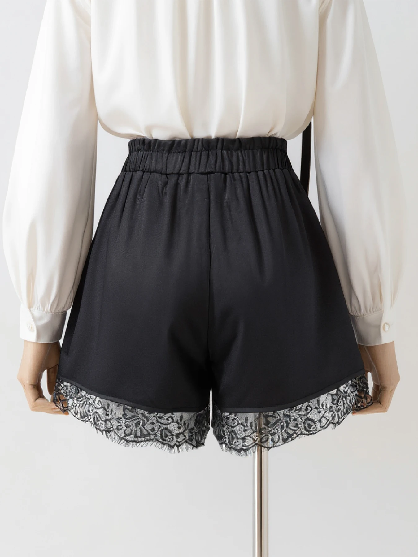 ربيع وصيف جديد إمرأة أسود السراويل مثير عارضة الدانتيل تقليم تنحنح مرونة الخصر تصميم سلامة السراويل اليومية تنوعا قيعان