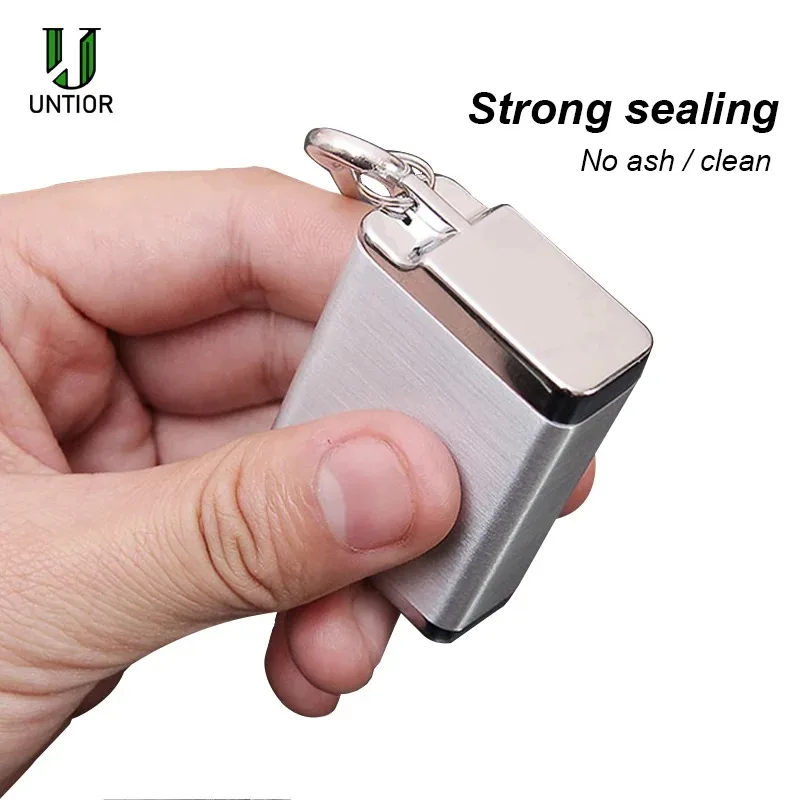 UNTIOR Mini Portable Ashtray Cigarette Keychain Outdoor Use Pocket Smoking Smoking Ash Tray with Lid Key Chain for Travelling