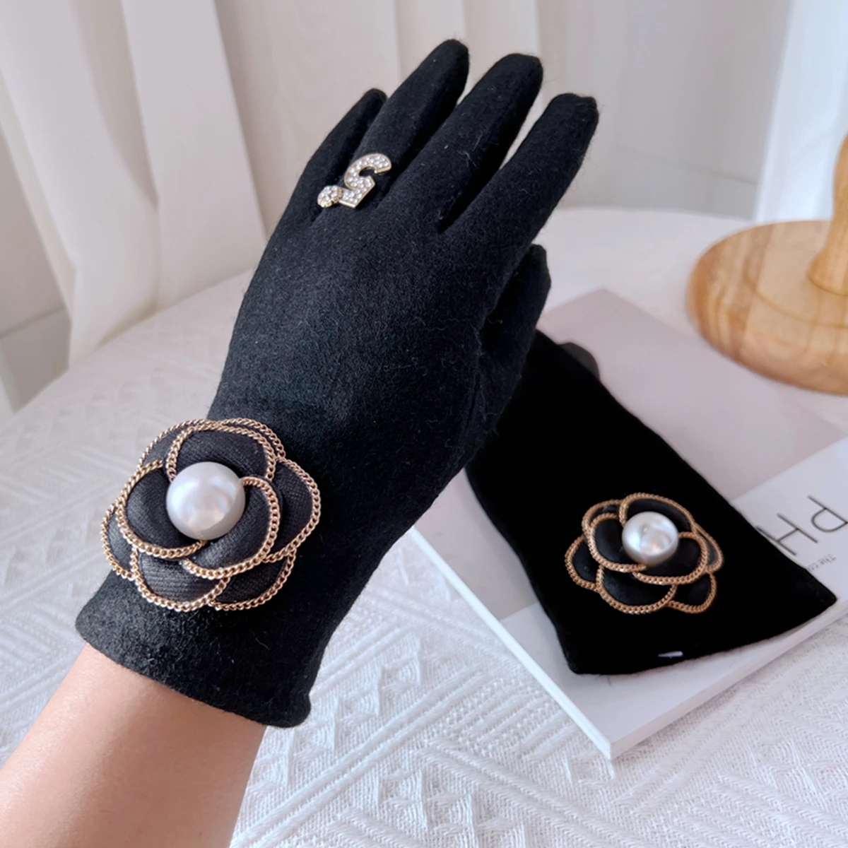 Eleganckie markowe rękawiczki kwiatowe dla kobiet w zimie Miękkie, ciepłe wełniane nadgarstki z ekranem dotykowym Czarne rękawiczki do codziennego użytku Guantes