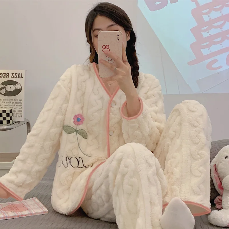 

autumn winter Women's pajamas thicken coral fleece Comfortable Sleepwear long sleeves new model sweet cardigan homewear suit