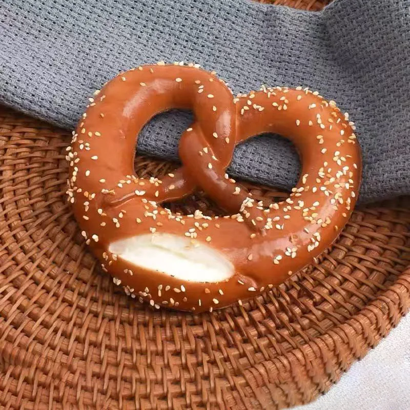 11,5 cm Künstliche Herz Brot Simulation Lebensmittel Modell Gefälschte Bagel Wohnkultur Konditorei Bäckerei Fenster Display Fotografie Requisiten – Detail 2
