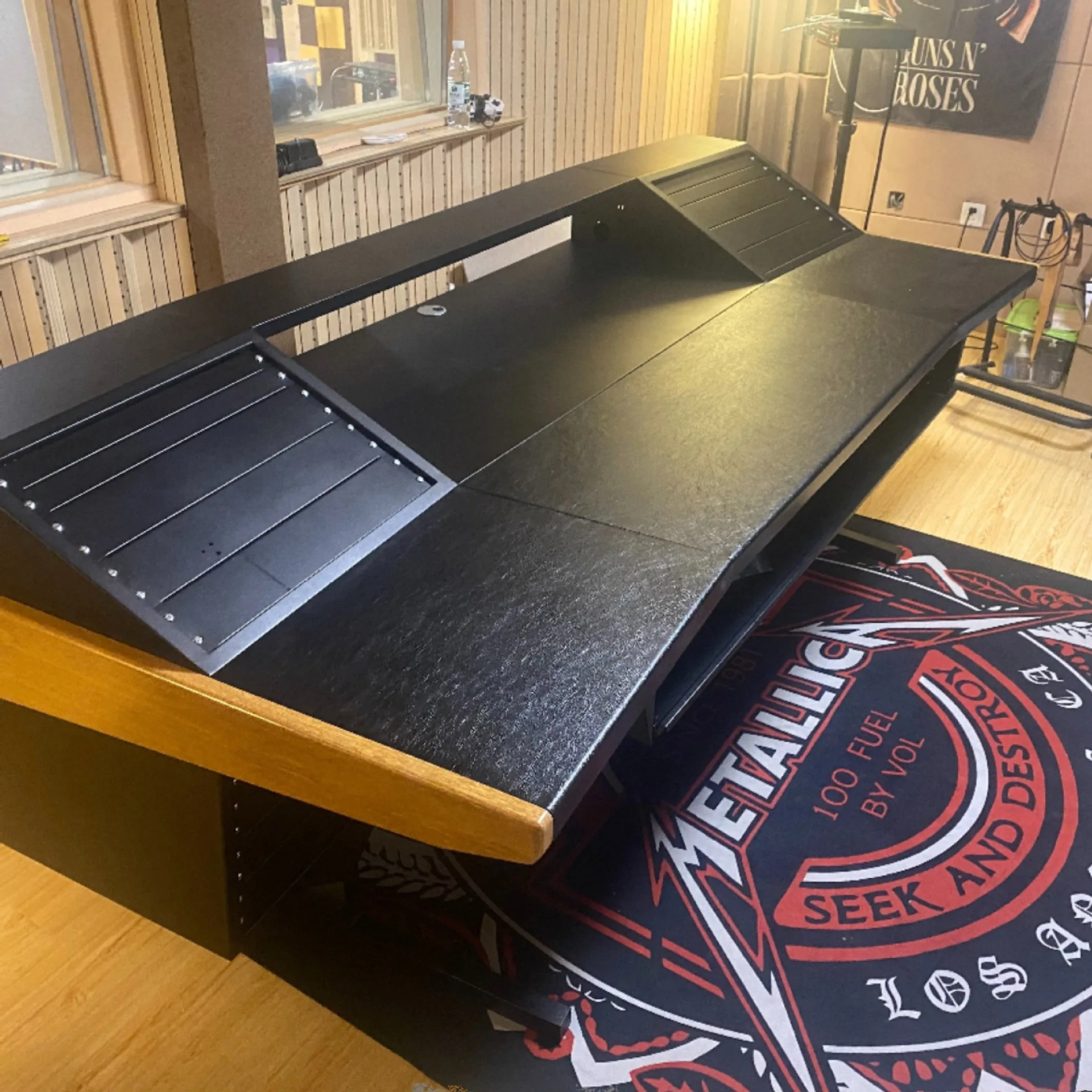 Recording studio workbench, home mixing table, audio music table