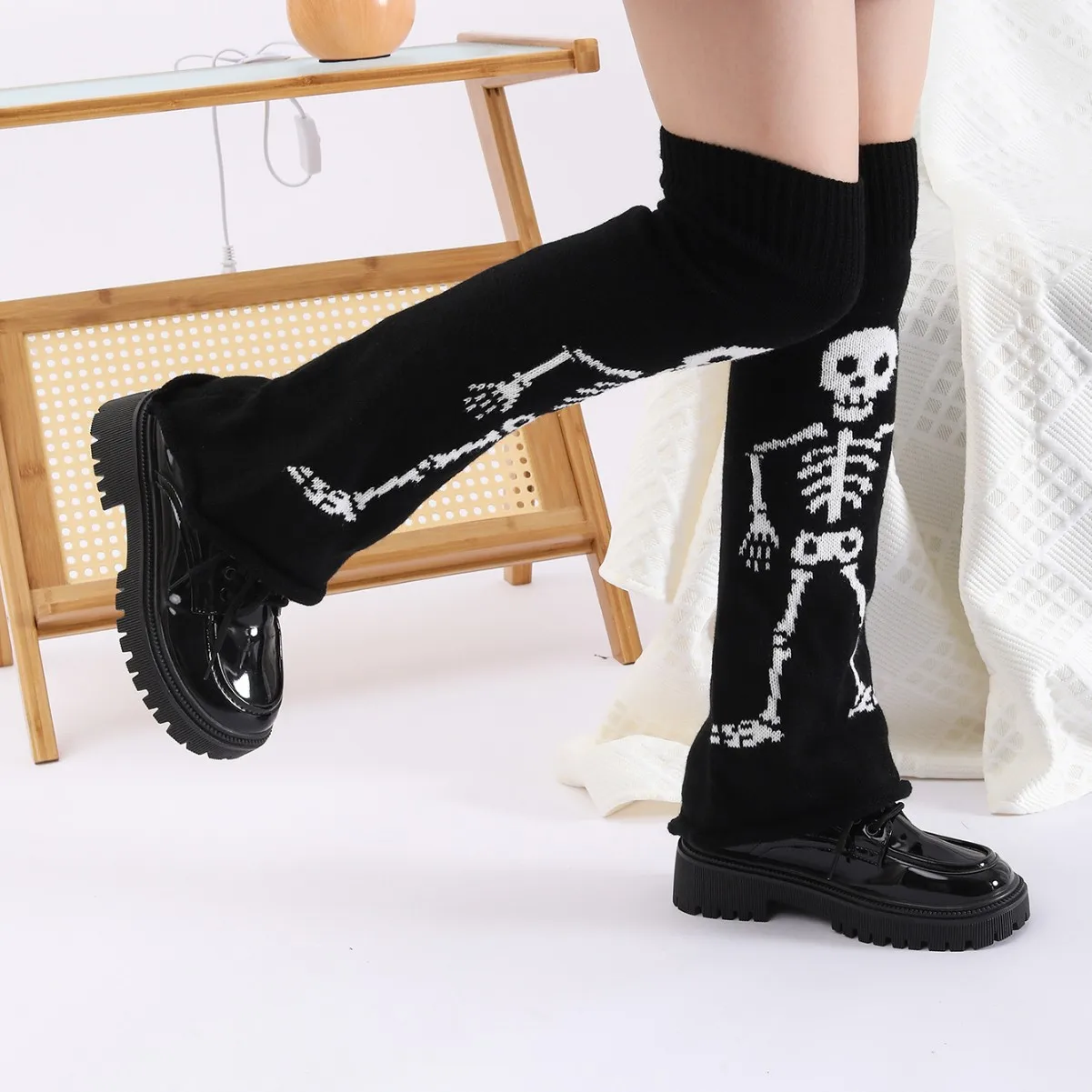 meias-millennium-spice-girl-com-elementos-de-esqueleto-para-halloween-conjunto-de-meias-y2k-com-estampa-de-esqueleto