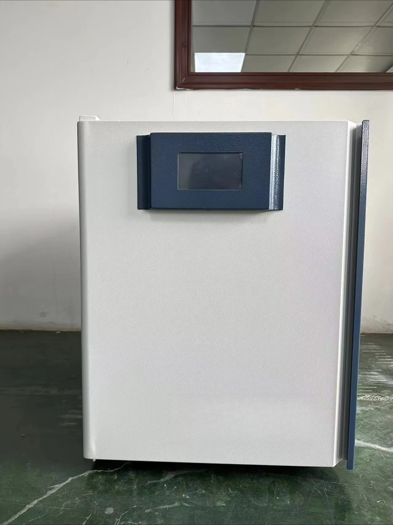 Price of  Constant Temperature Carbon Dioxide Incubator in Laboratory