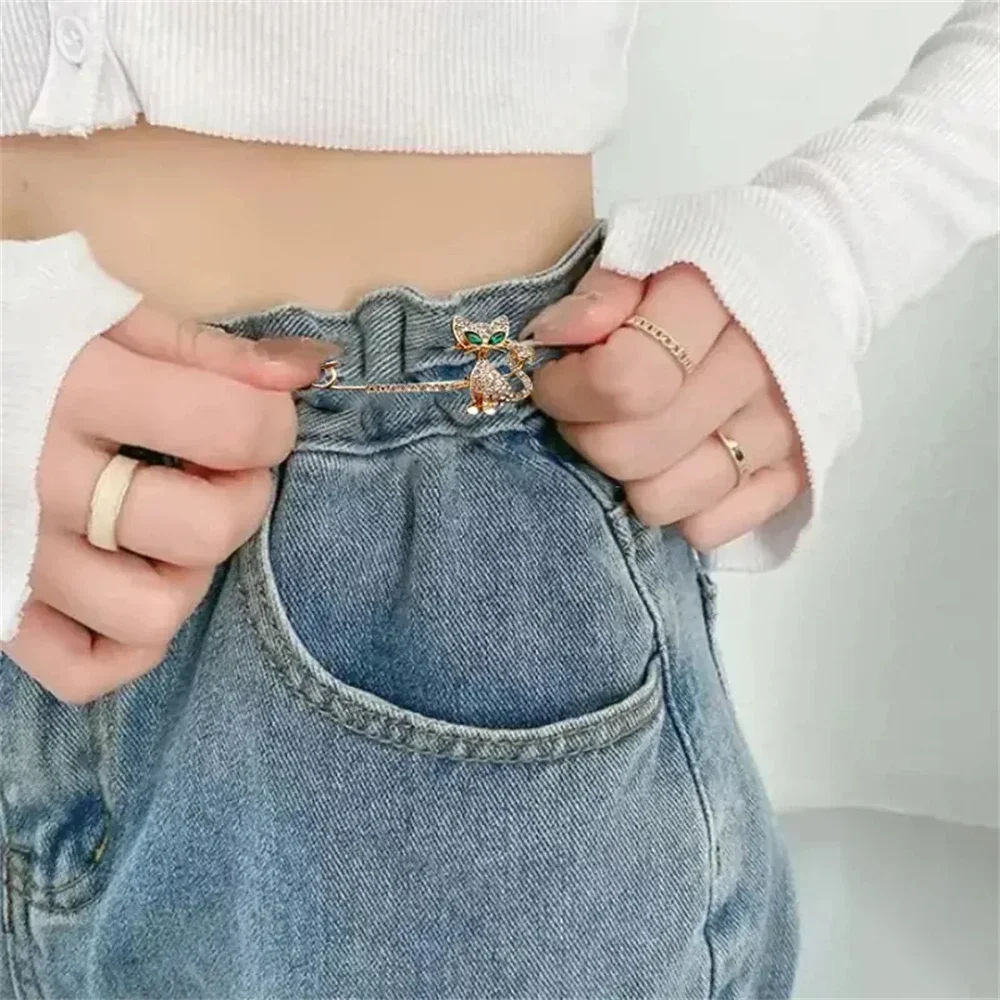 Lovely Crytal Cats Brooches Women Alloy Rhinestones Safety Pin for Dress Neckline Shawl Accessories Fashion Jewelry Gift view 3