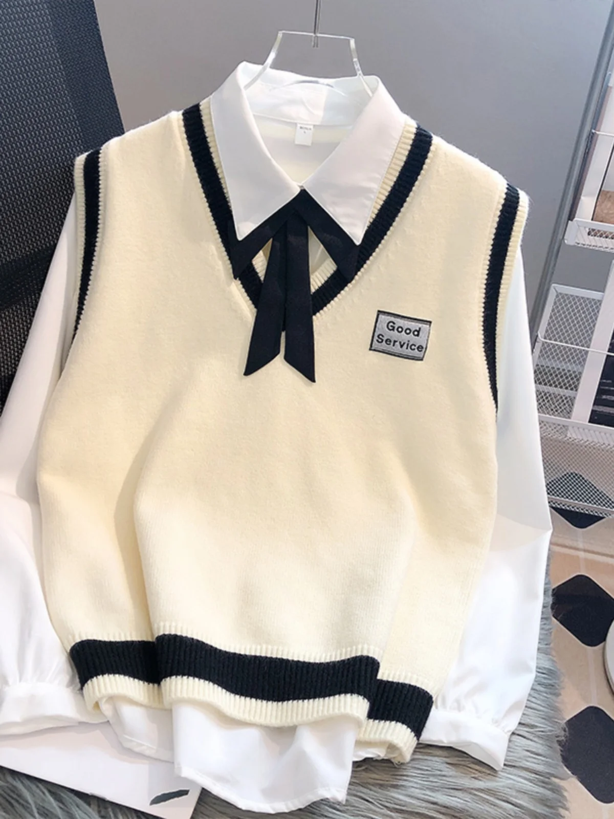 

Women's Knitted V-Neck Vest Top Layering Base Shirt Spring Autumn New Style Commute Style Polyester Fabric No Button Design