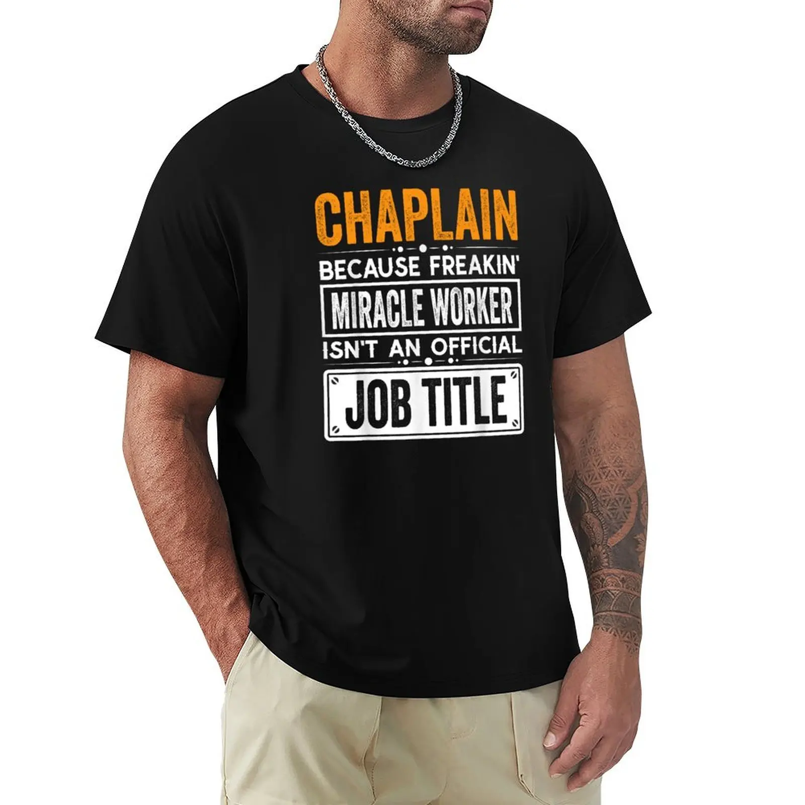 Chaplain - Parce que le fait de faire des miracles n'est pas une fonction officielle - T-shirt de Noël et de la fête des pères pour chaplain