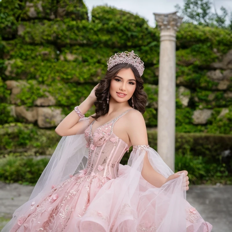 Abito da ballo rosa lucido Abiti Quinceanera Cinghia per spaghetti Paillettes Applique Fiore di pizzo Perline Tull a strati Festa di compleanno Dolce 16