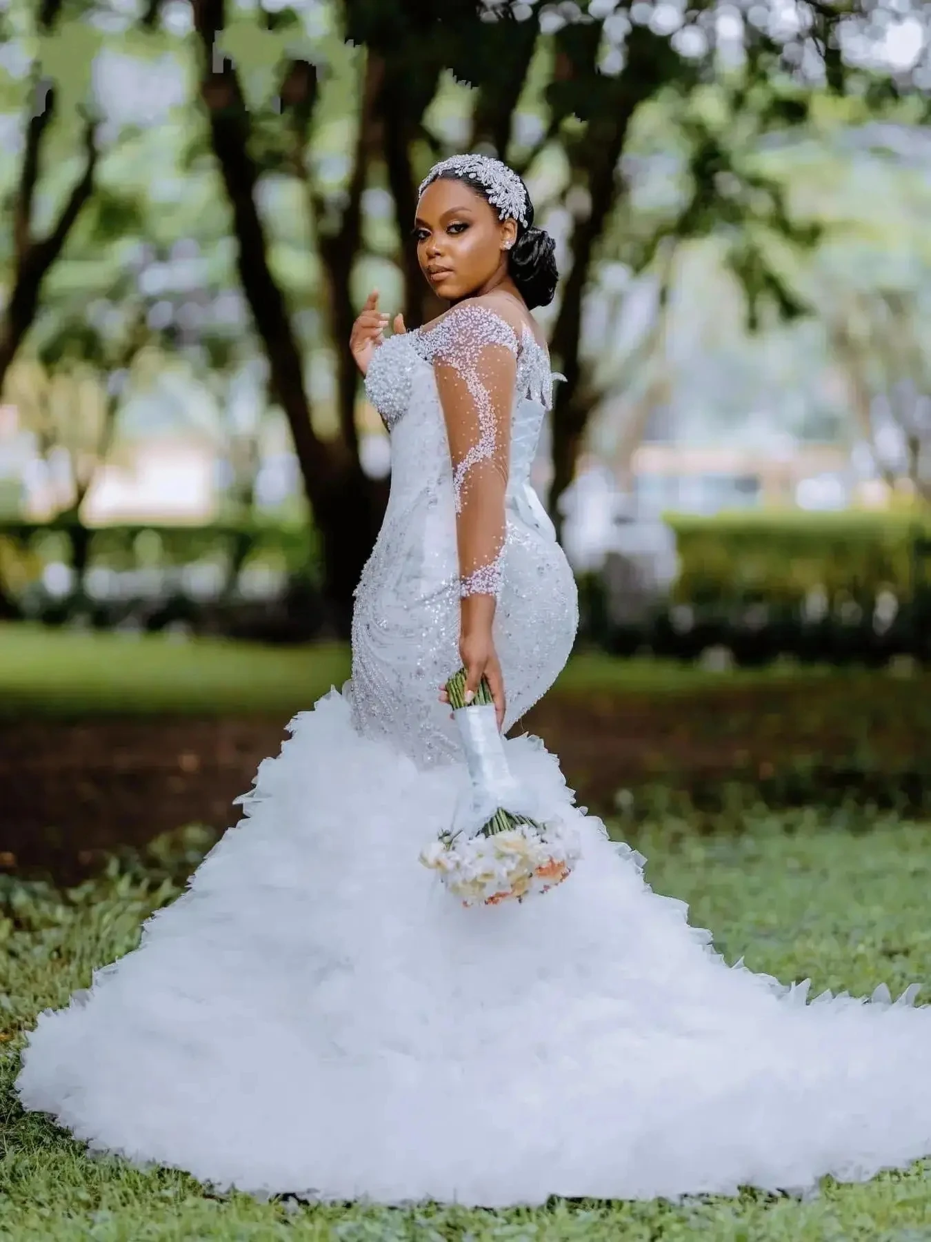 

2026 Sparkly Wedding Dress Sheer Neck Long Illusion Sleeves Beads Sequins Ruffles Tieres Tulle Bridal Gowns Robe De Mairee