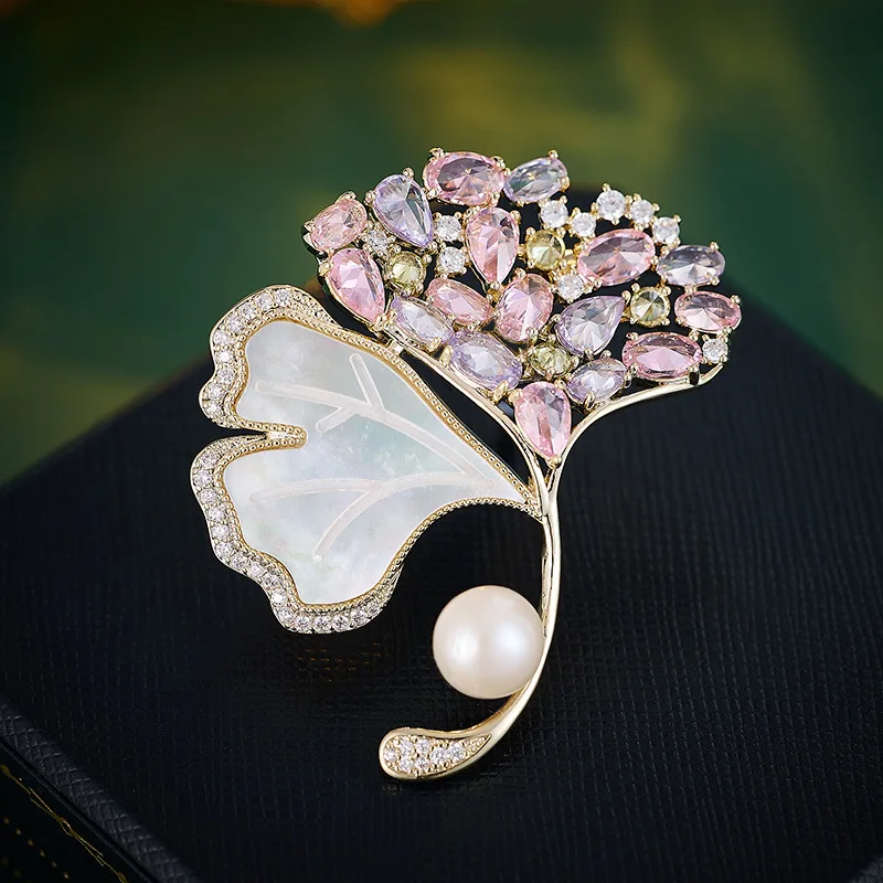 

Light Luxury High-end Micro-inlaid Zircon Ginkgo Leaf Brooch Elegant Natural Freshwater Pearl Exquisite Suit Accessory Brooch