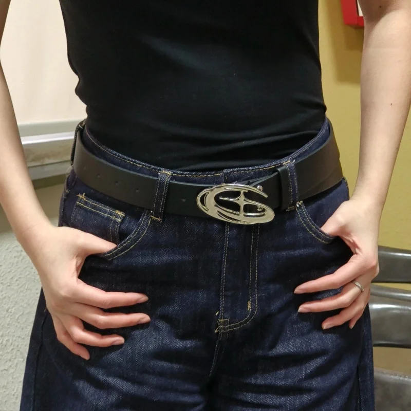 Y2K Ausgehöhlter Ovaler Metallgürtel mit Schnalle, Schwarzer PU-Ledergürtel, Modischer Breiter Taillengürtel, Punk-Streetwear-Jeans-Dekor-Gürtel – Detail 4