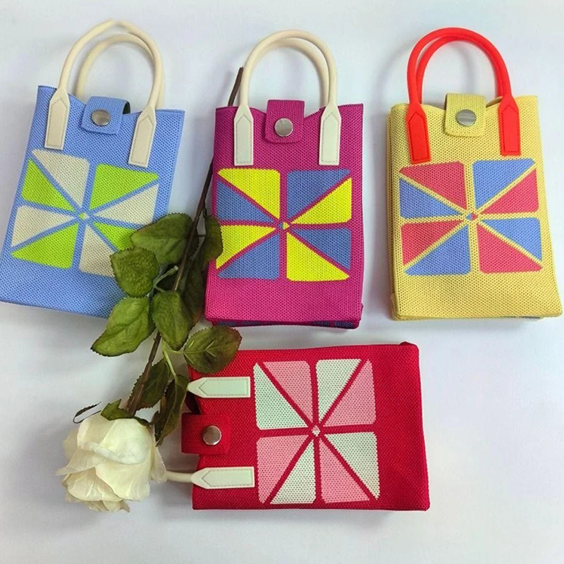 

Mini Knit Handbag Fashion High-capacity Cartoon Knot Wrist Bag Knit Cute Phone Bag Student