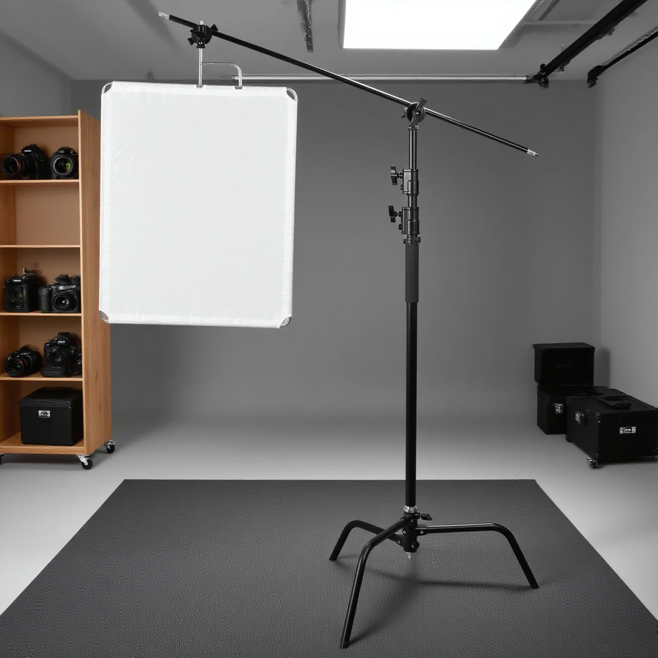 

Industrial-Grade 320cm Stainless Steel Photography Stand Reinforced Aluminum Tripod Universal Flag Adapter Quick-Release