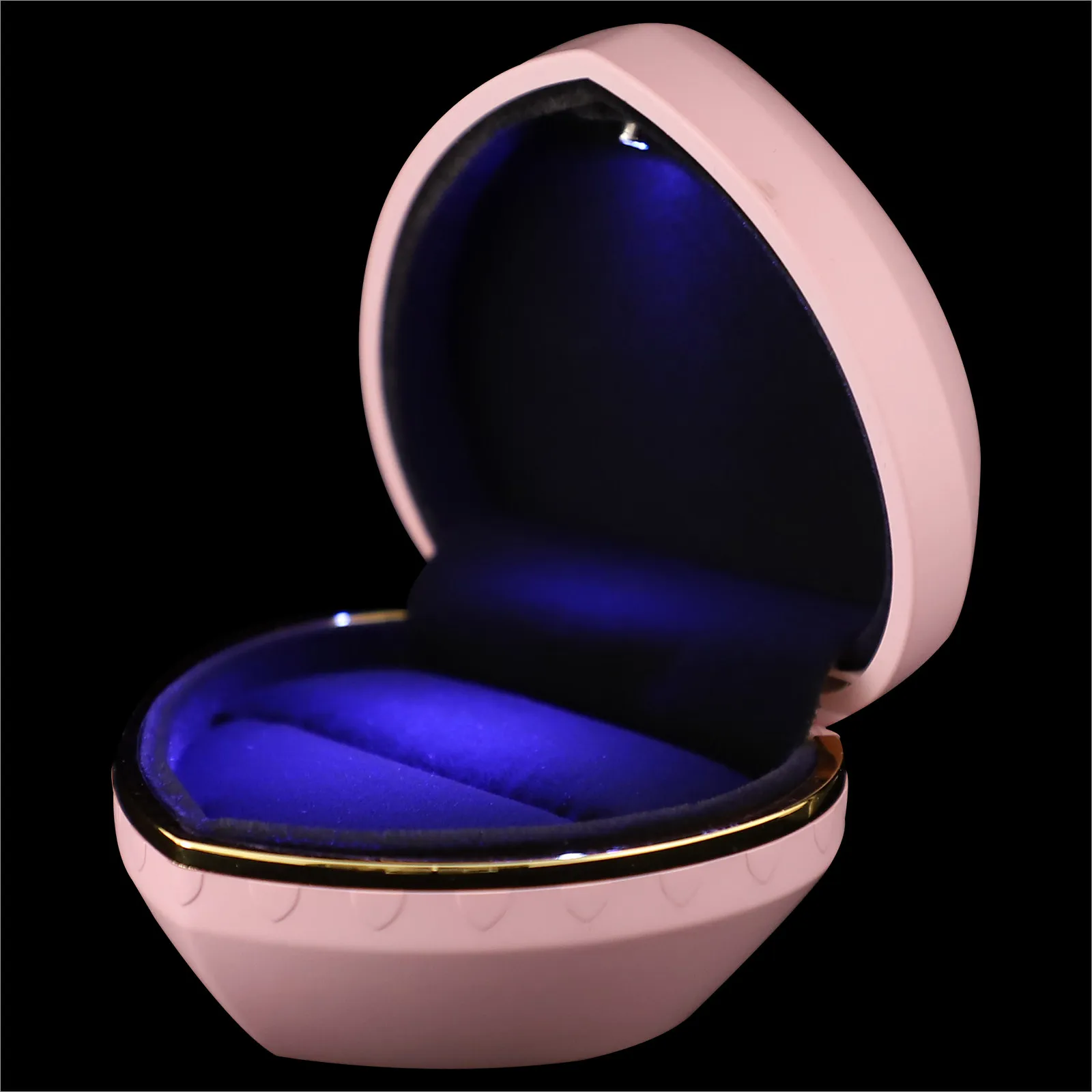 

Creative Heart Shaped LED Lighting Ring Box Premium Material Elegant Design Built-in Bright Warm Light for Proposal Engagement