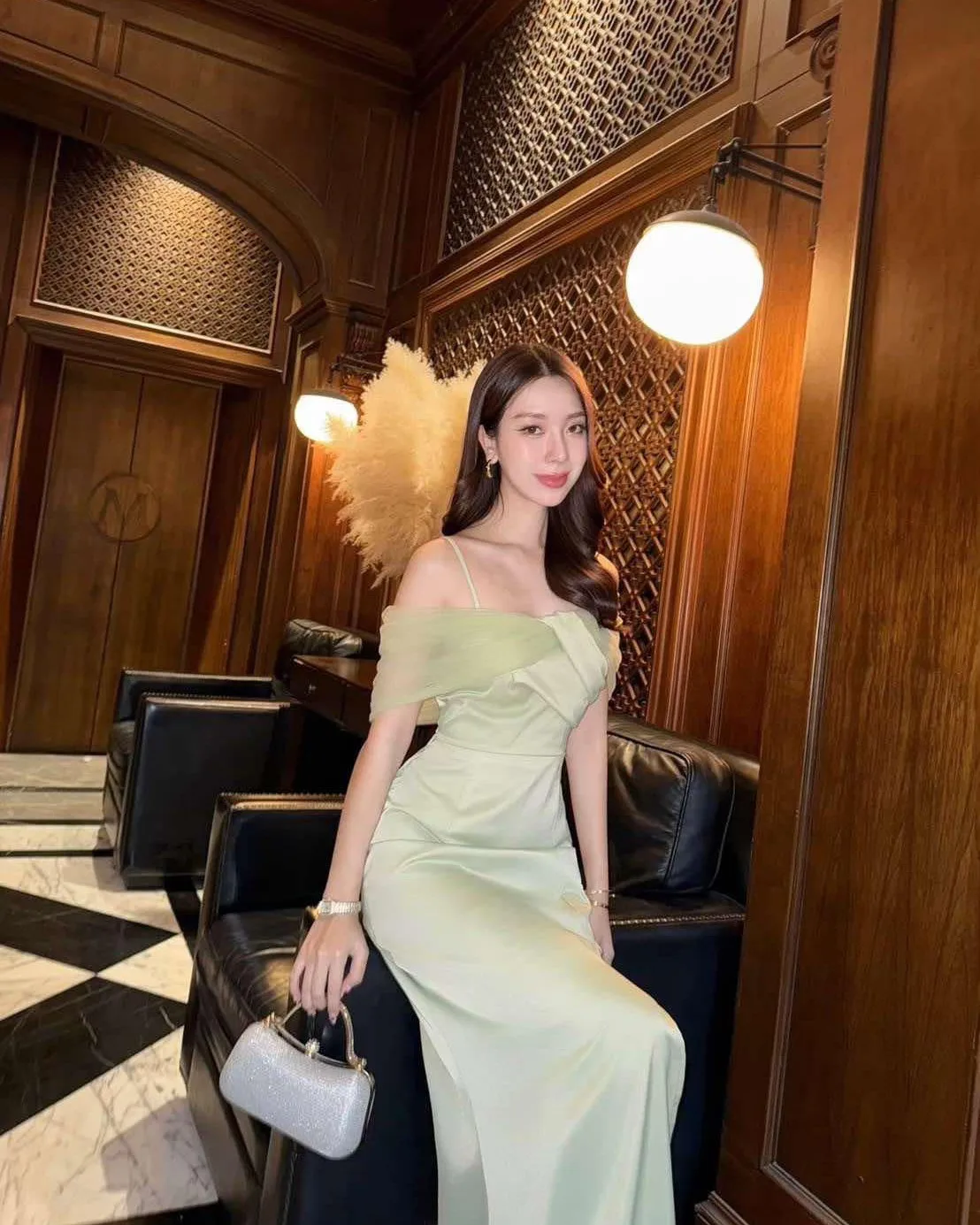 Dostosowane luksusowe satynowe proste suknie wieczorowe z odkrytymi ramionami bez ramiączek pół rękawy suknie na specjalne okazje Temper