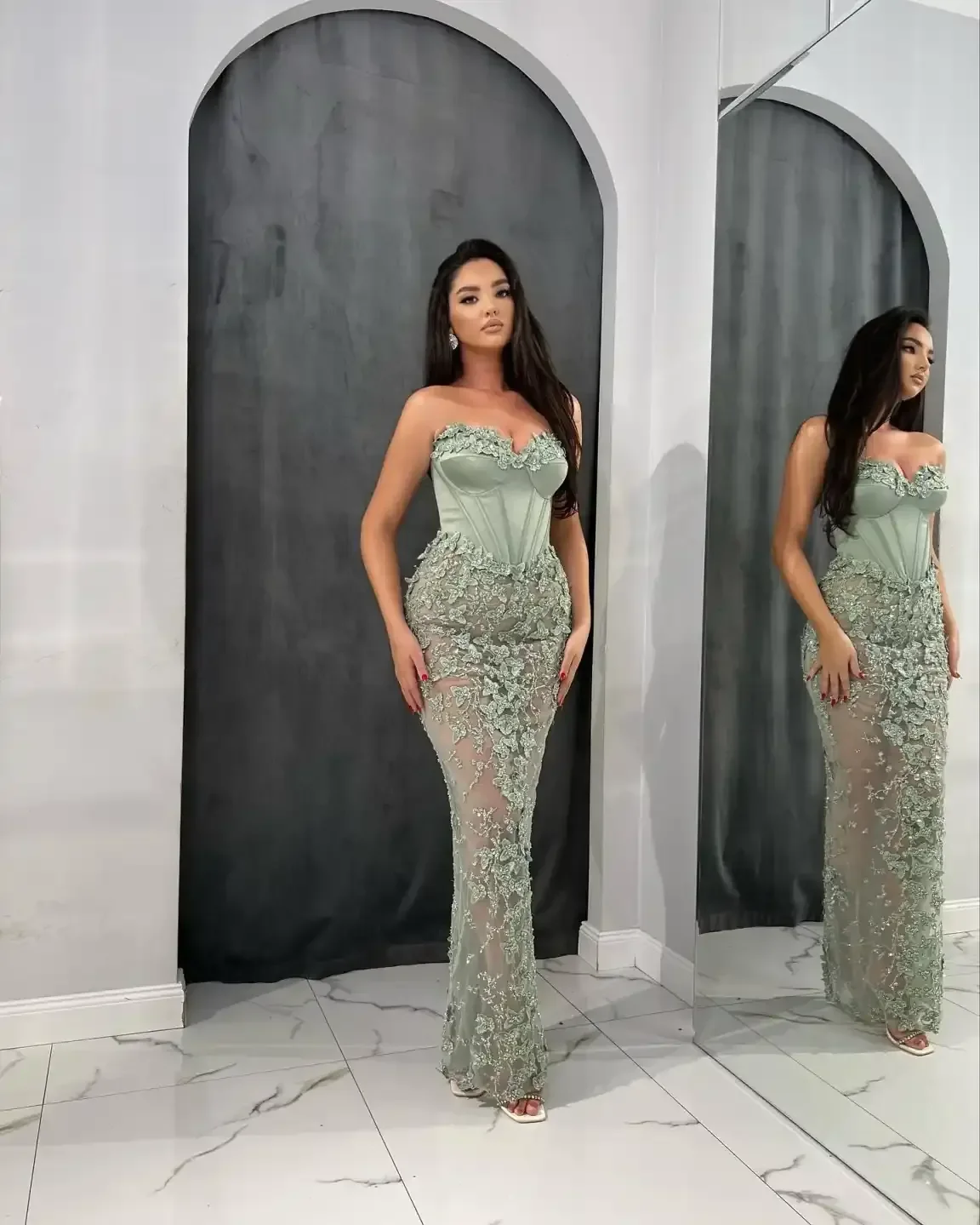 

Chic Strapless Evening Dress Sleeveless Lace Appliques Prom Gowns 3D Flowers Party Dresses Customized