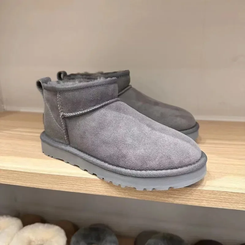 2025 جديد أفخم الدافئة الرجال والنساء موضة أحذية الثلوج ركاب لينة وحيد أحذية السفر الشتوية