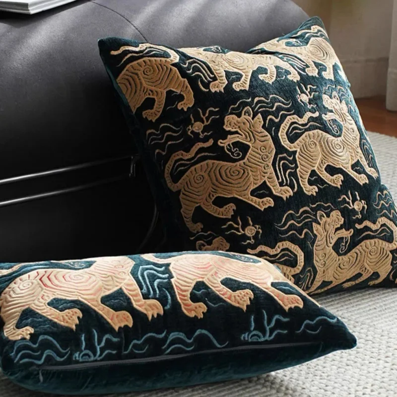 Retro Tiger Embroidery Pillows Luxury Green Cushion Case 50x50 Big Square Decorative Pillow Cover For Sofa Chair Home Decoration