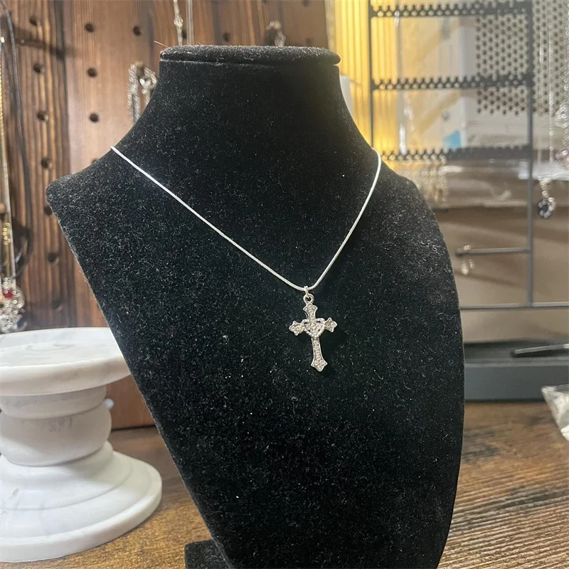 قلادة من الفولاذ المقاوم للصدأ Y2K مصنوعة يدويًا مع قلادة متقاطعة على شكل قلب من حجر الراين الصغير #6