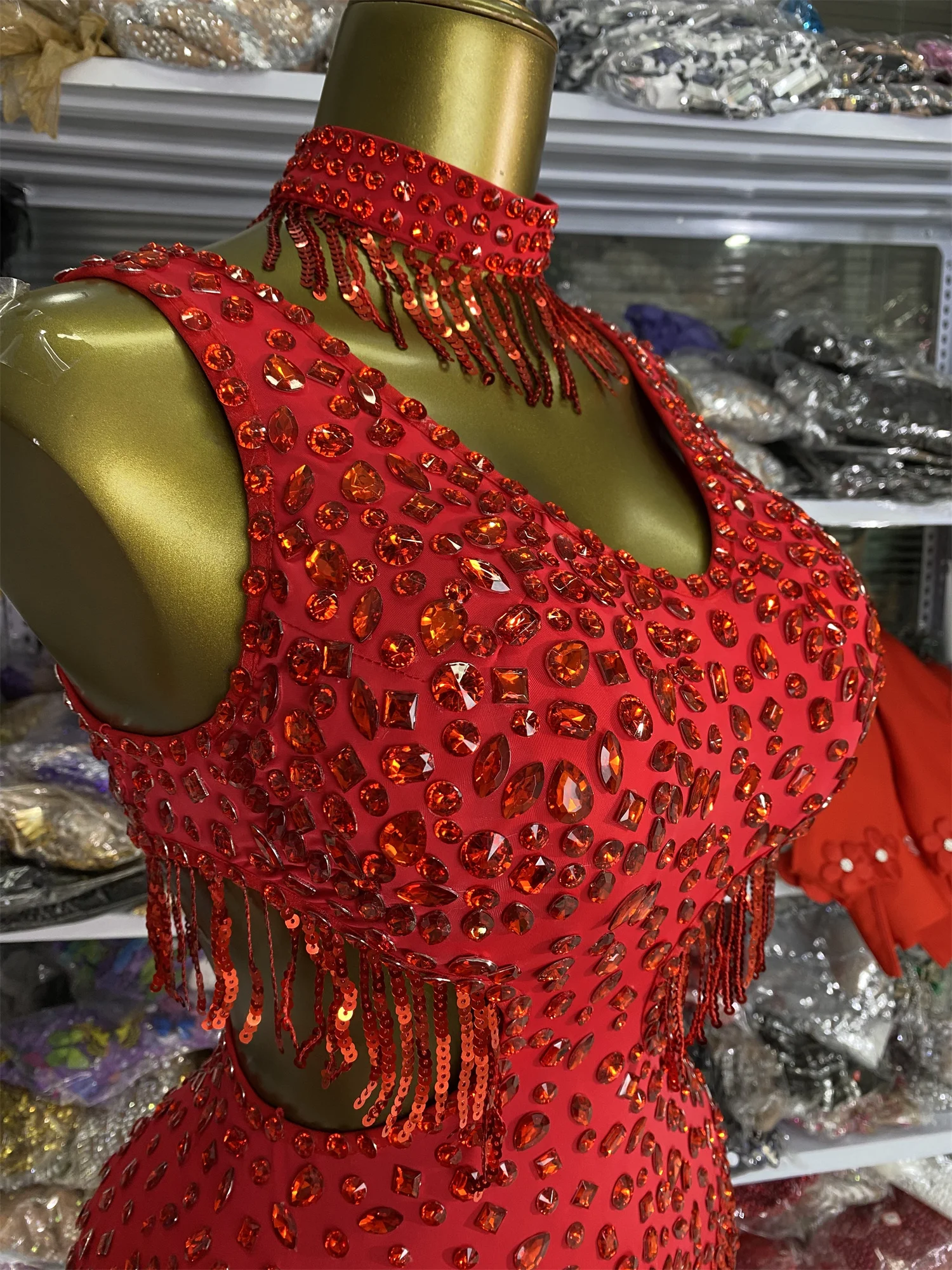 

Оптовая продажа от производителя: Женский красный боди с вырезами, стразами, пайетками и бахромой, с чокером, для вечерних клубных вечеринок, ночных баров, диджеев, GOGO-танцовщиц