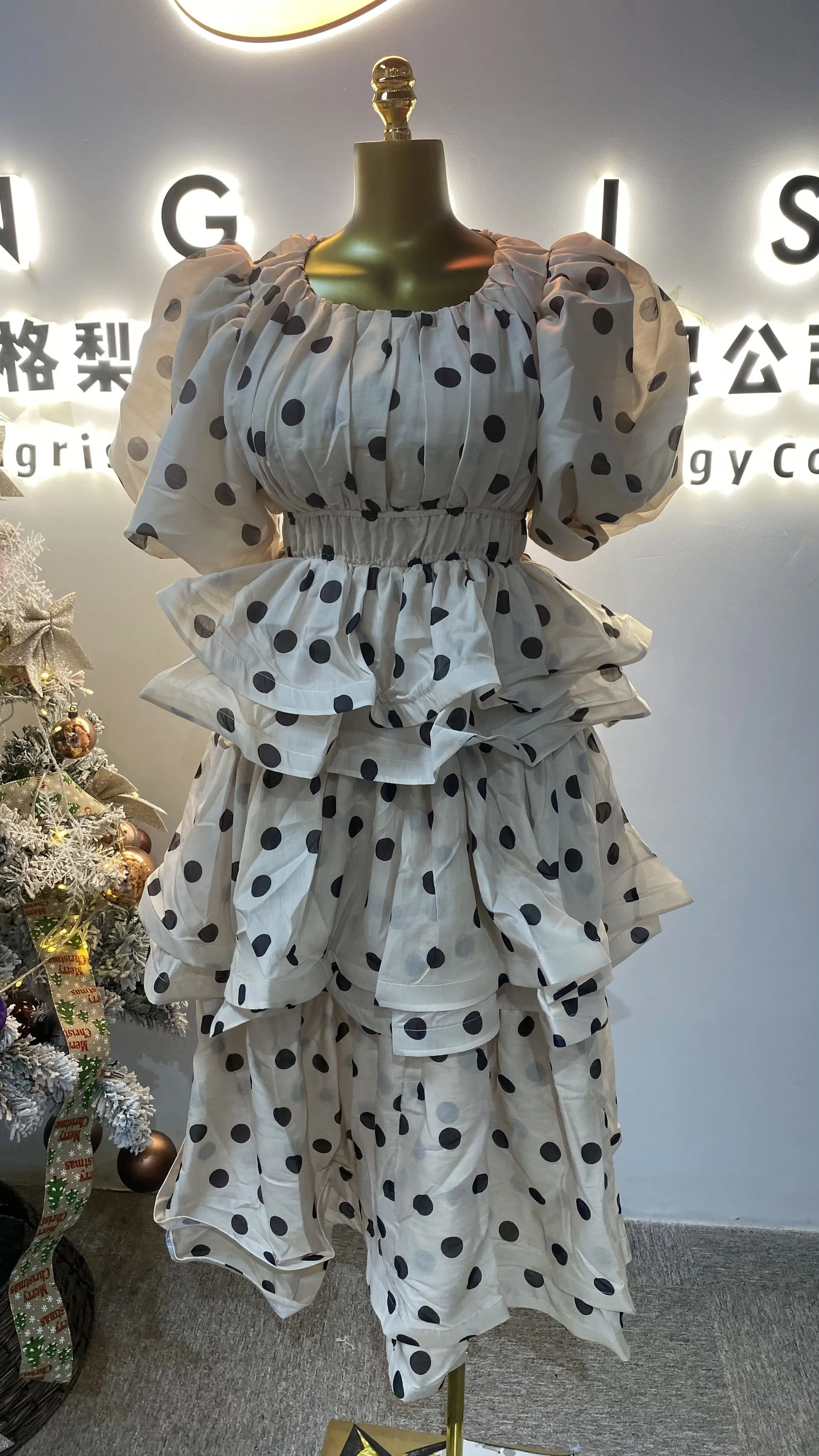 

Polka Dot Print Loose Women's Maxi Dress O-Neck Lantern Sleeves High Waist Splicing Layered Vintage Dress-GZMM433