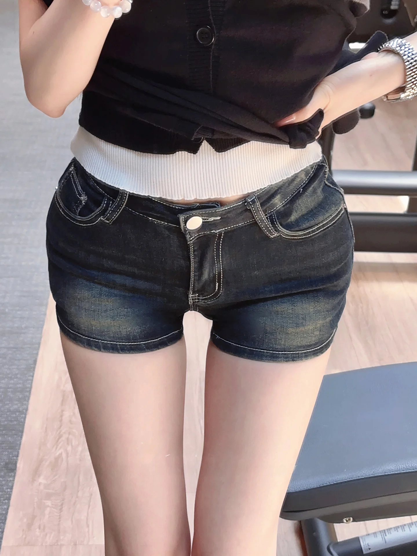 

American Retro Hot Girl Style Full Hip Embroidered Line Denim Shorts Women Low Waist Tight Slim Sexy Versatile Butt Hugging H...