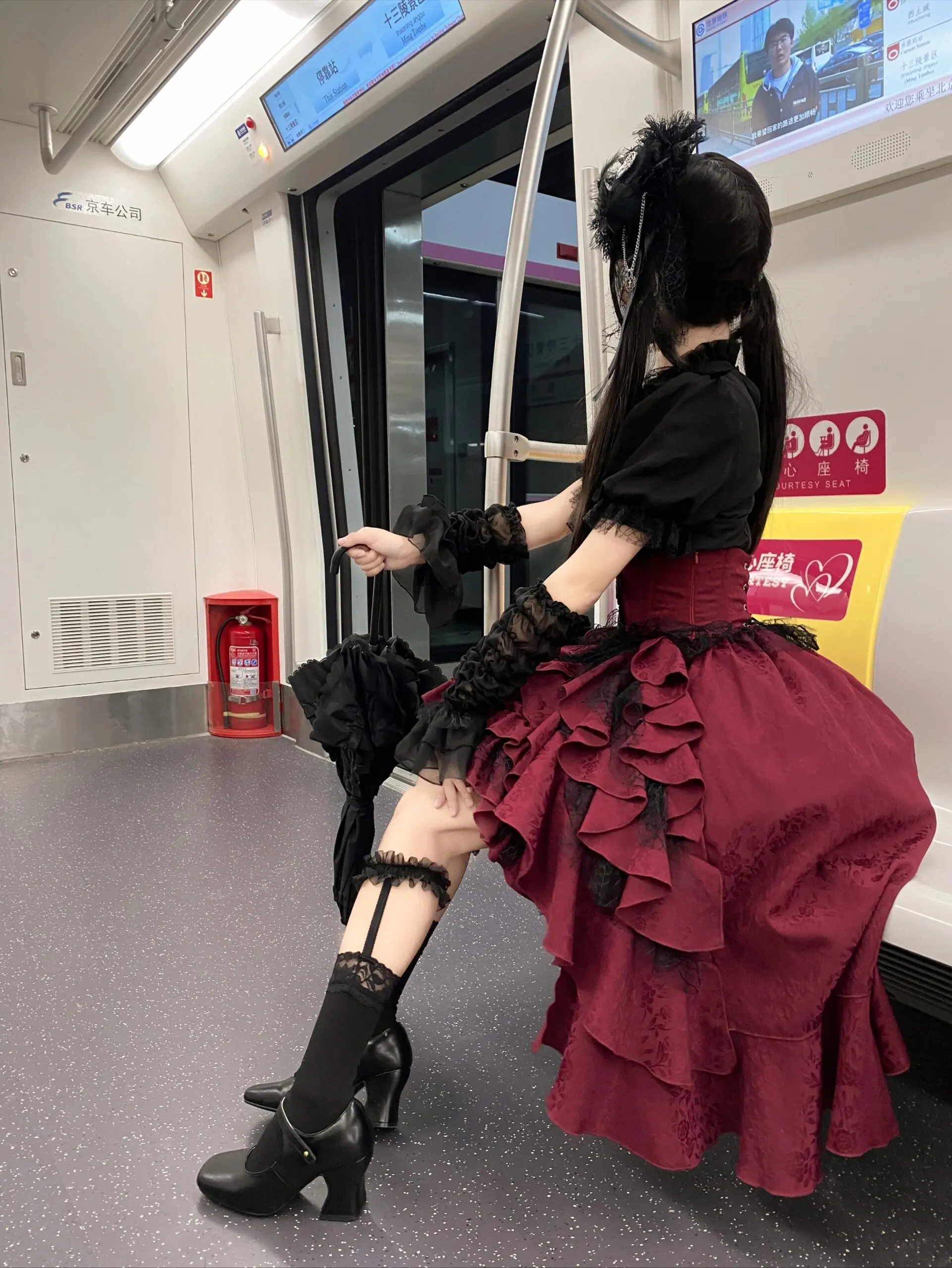 Manor Dark Goth Style Lolita schwarzes Hemd roter Lift Rock Anzug