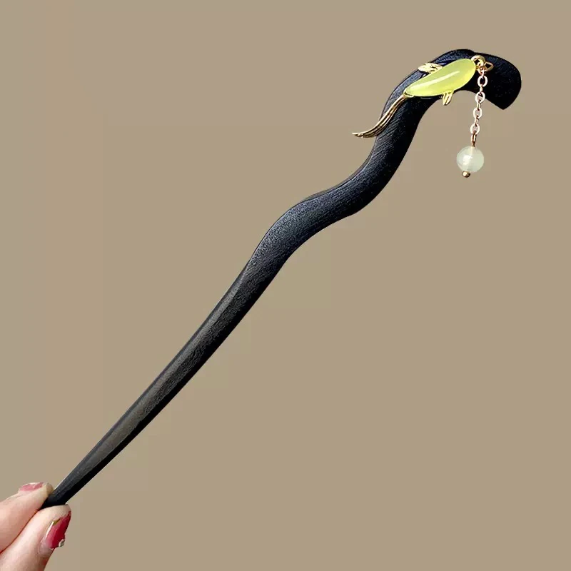 1pc 패션 우아한 나무 헤어 스틱 골드 옥 펜던트 동양 Hanfu 영감을받은 디자인 복잡한 체인 디테일 이상적인 전통