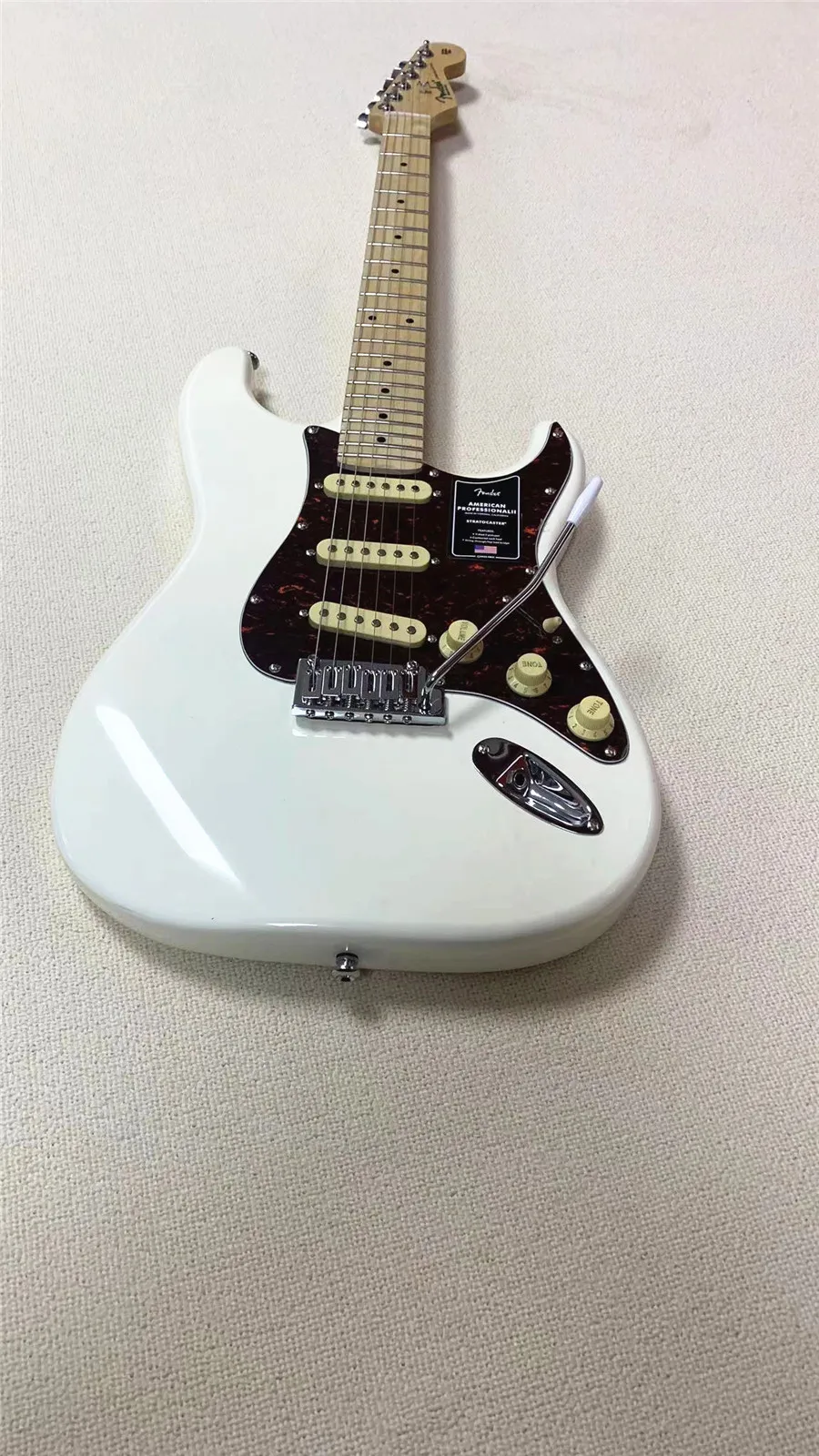 Classic high-quality white 6-string small double shake electric guitar red turtle shell protector board maple guitar neck