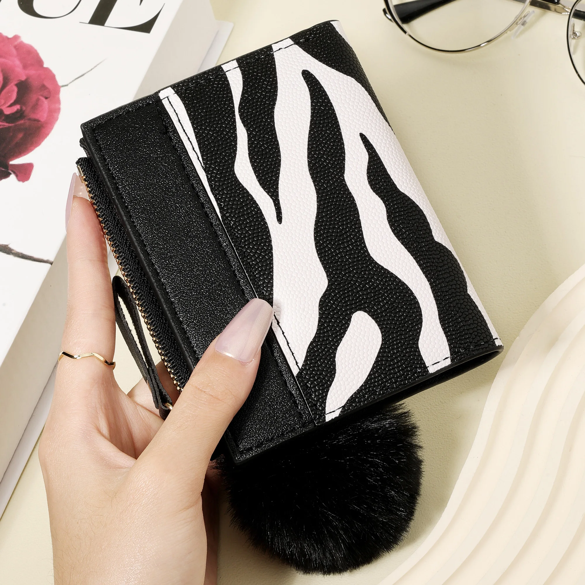 Stylish and high-quality credit card storage bag Adorned with a Delicate Pom pom, simple and casual multi slot, fashionable zipp