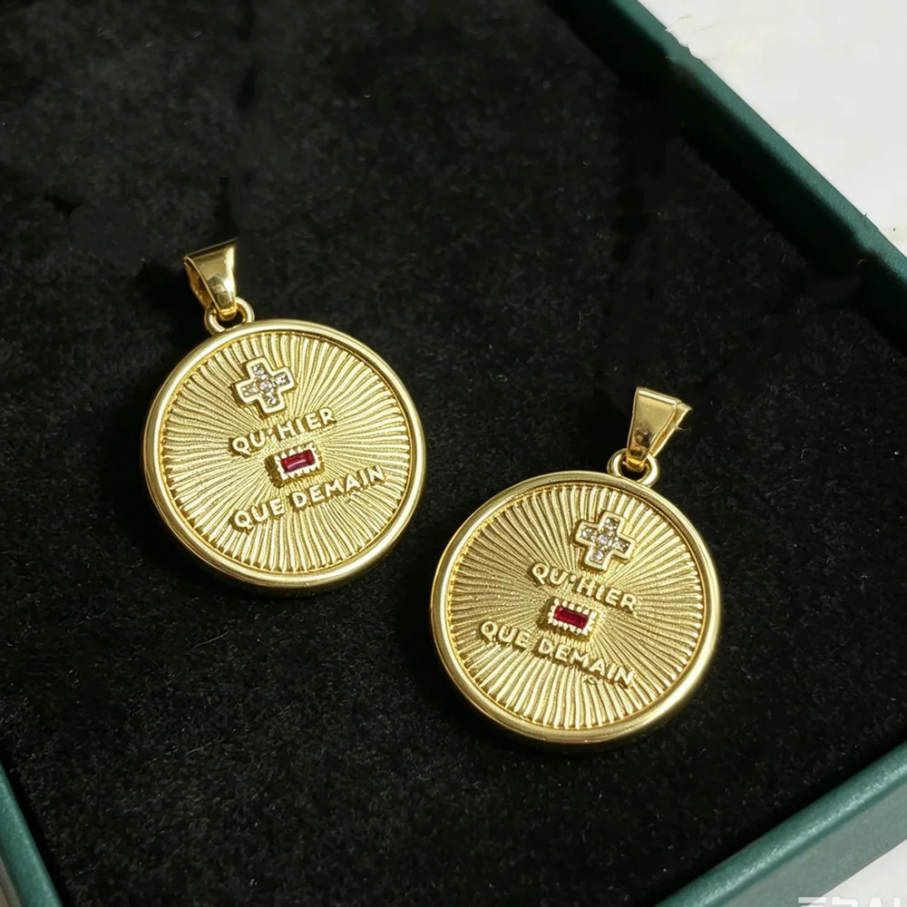 Zirkonia-Edelstein Französischer Liebes-Token-Anhänger & Charms für den Valentinstag, Augis-Münze der Liebe Charms für Halsketten – Detail 1