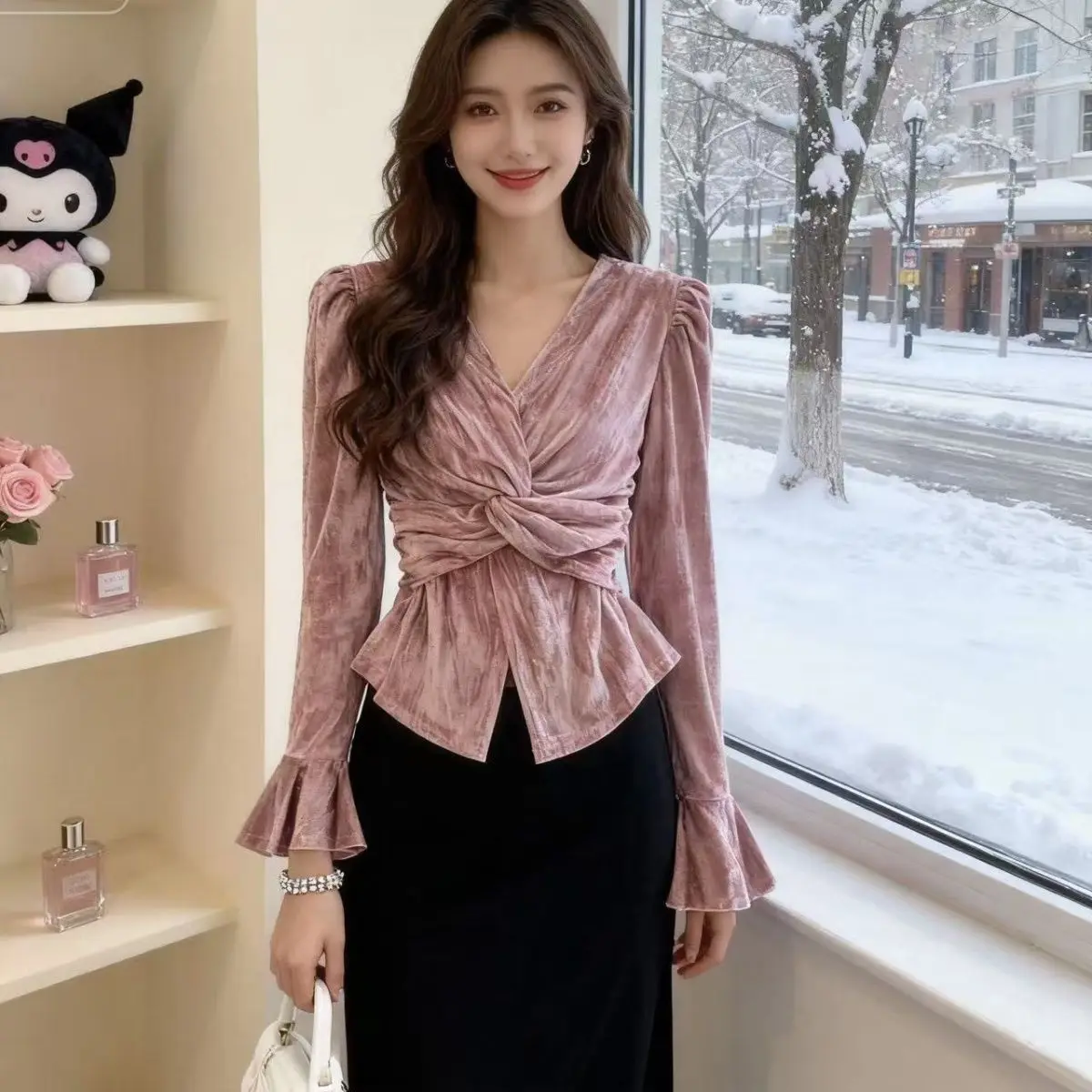 

Ретро-топ с V-образным вырезом и узлом из бархата для женщин, осенне-зимняя новинка, с асимметричной талией, расклешенными рукавами и разрезом в форме сердца, модный женский топ