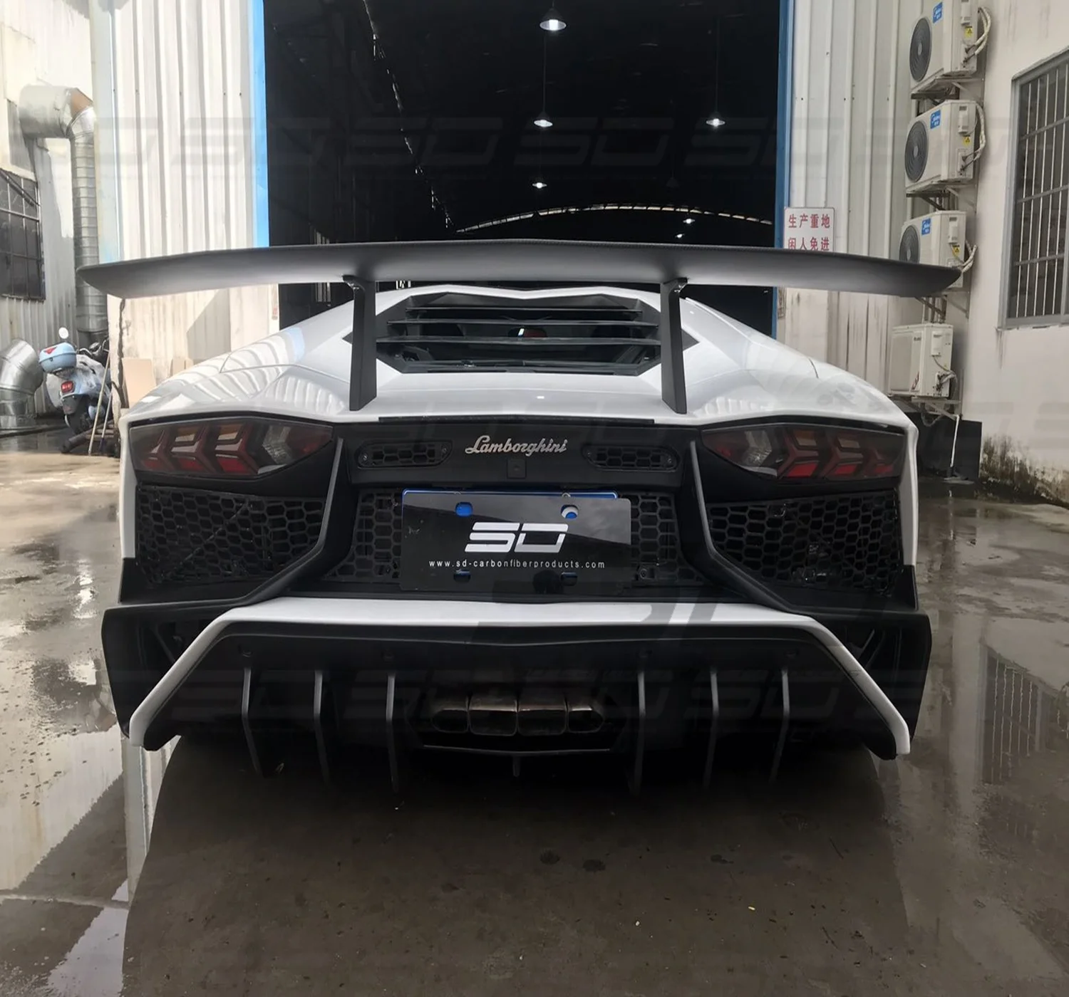 

Sv Style Half Dry Carbon Fiber Full Body kit Rear bumper For Lambor Aventador Lp700 LP720 LP750